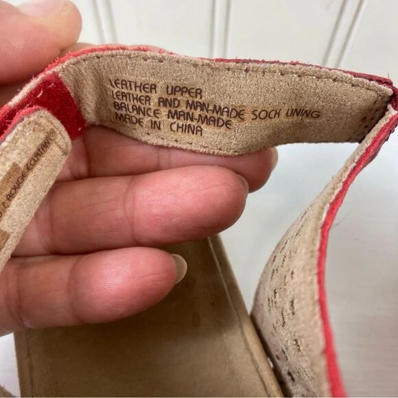 Earth Bright Women’s Red Perforated Leather Pisa Galli Wedge‎ Sandals Sz 7.5M - Picture 9 of 15
